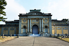 奈良国立博物館（屋根材）／コルテン色